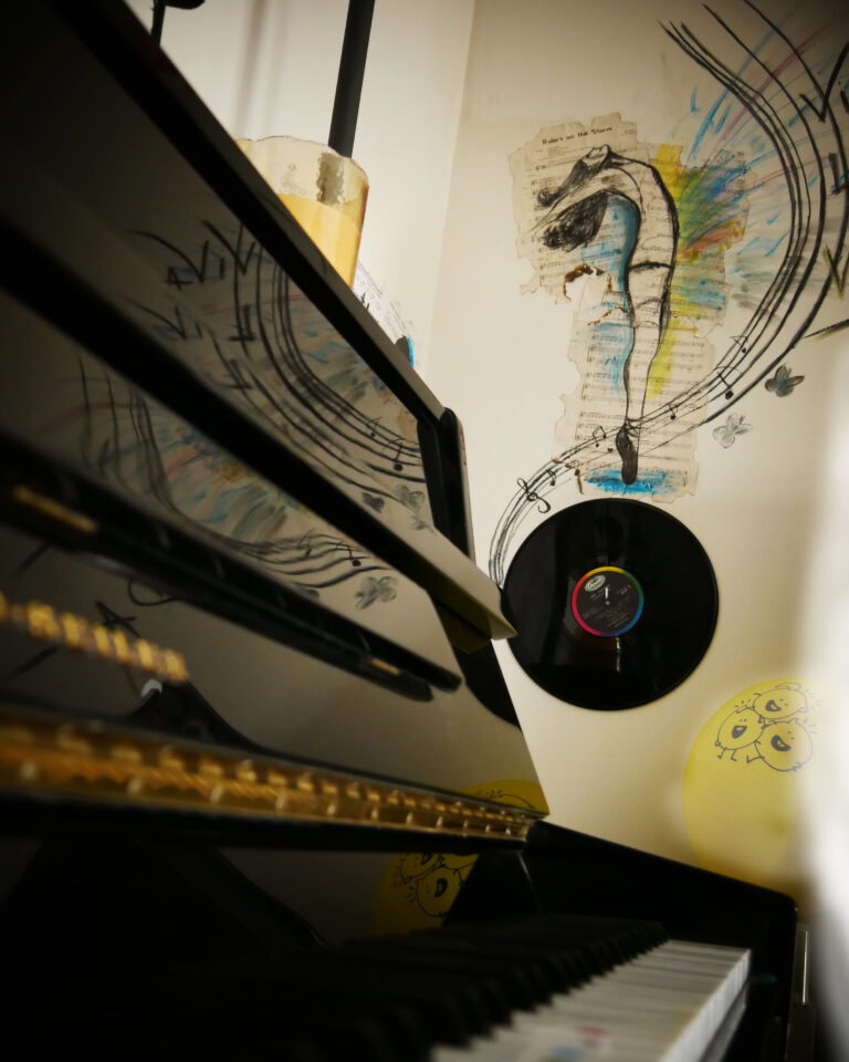 Fresque murale danseuse piano