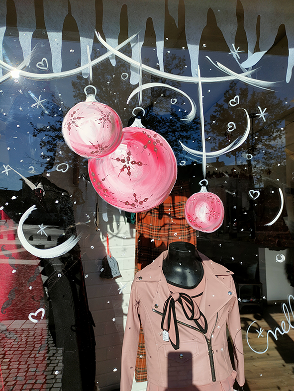 Peinture sur vitrine boules de Noël roses style rétro pin-up - Décoration de fête personnalisée